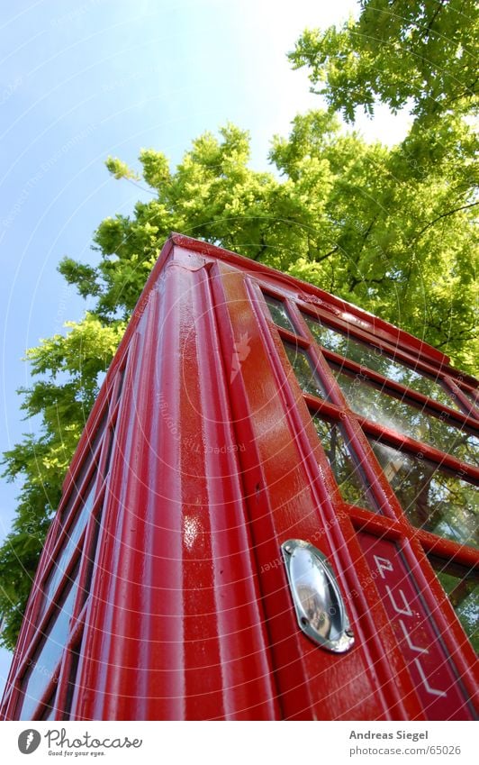 Pull rot grün London Telefon Telefonzelle Griff Baum Verständigung England aufmachen Kommunizieren Tür Himmel phone pull ziehen