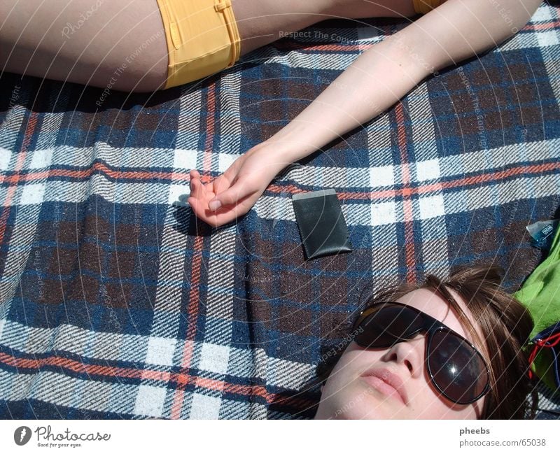 summertime Bikini Steg Hand Sonnenbrille grün Tasche Sommer genießen Decke Gesicht Schatten kariert