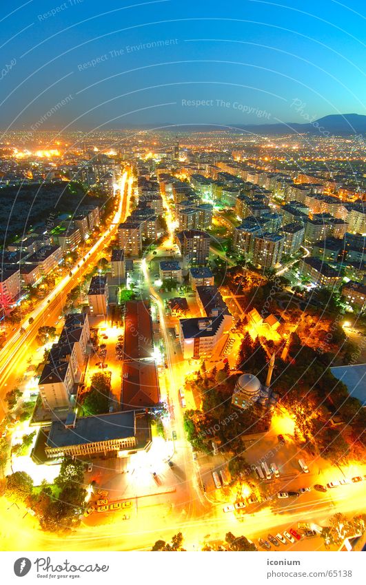 Konya City Stadt gelb Park Licht Sommer Türkei Moschee Straßenbeleuchtung Straßenverkehr Horizont groß Millionenstadt Großstadt Vogelperspektive Luftaufnahme