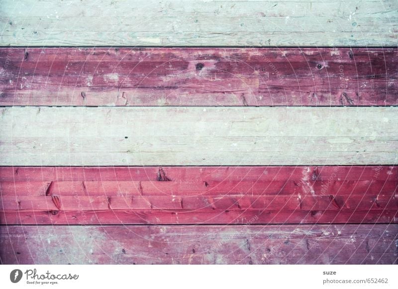 Holzbande Mauer Wand Streifen alt authentisch dreckig einfach trocken grau rot Farbe Verfall Vergänglichkeit Bodenbelag Maserung Holzbrett Holzstruktur rustikal