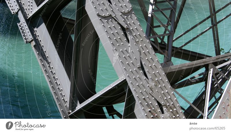 stahlgebilde Stahl Eisen Konstruktion Ingenieur Kirchenfeldbrücke Aare türkis grau bewegungslos durcheinander Durchblick Formation Schweiz Niveau Macht stark