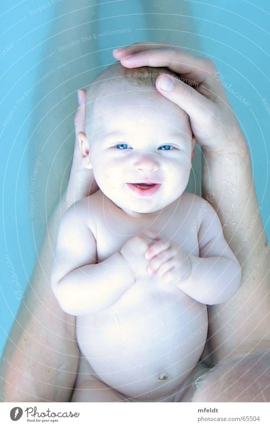 Blauer (B)engel Baby Kind nackt Schwimmen & Baden blau Klarheit Mensch Wasser Waschen