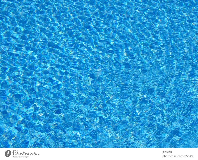 wasser. kreativtitel Schwimmbad nass kalt kühlen Wasser blau