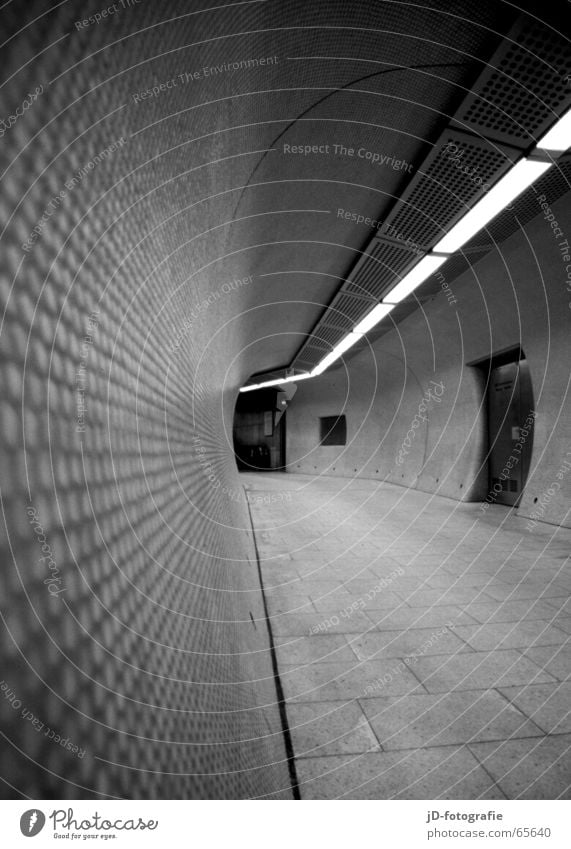 Tube_#01 Tunnel Untergrund U-Bahn Linie Schwarzweißfoto Gang Architektur