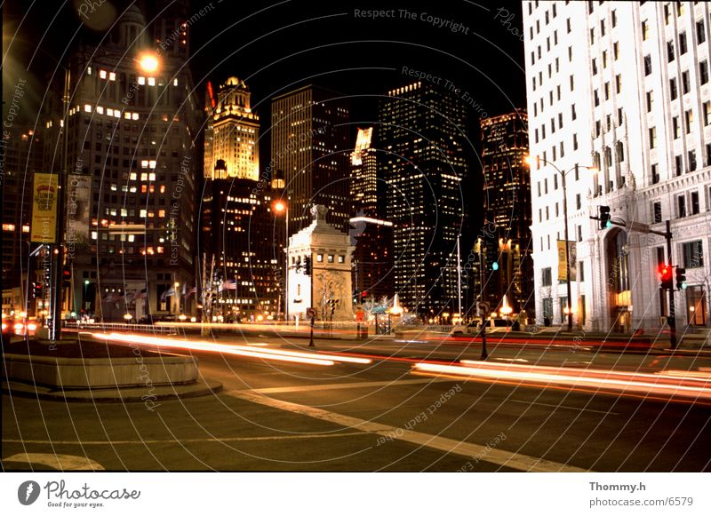 Große Städte schlafen nie! Chicago Stadt Nacht Licht Hochhaus Nordamerika PKW
