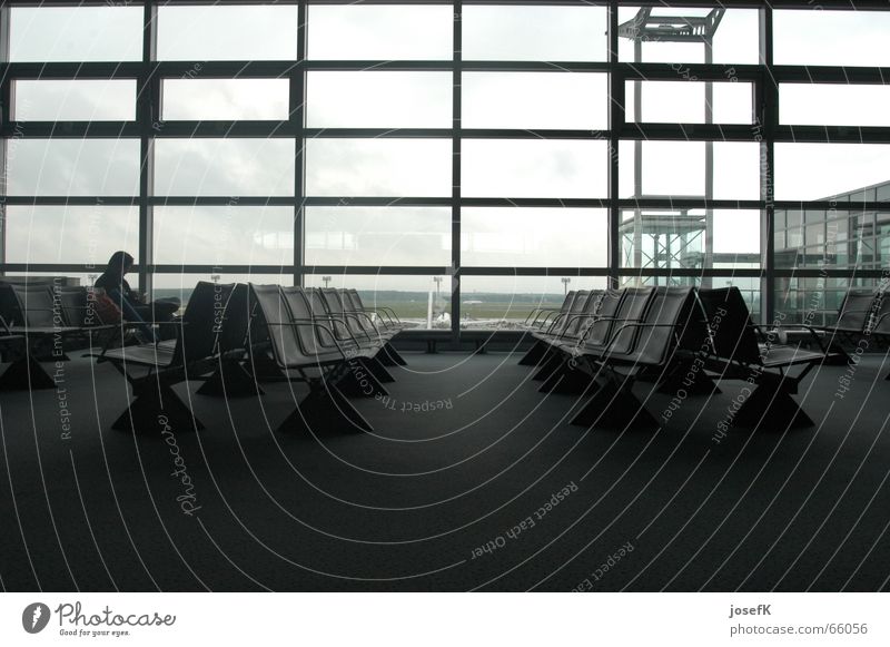 Leere Sitze in der Wartehalle am Frankfurter Flughafen Sessel Pause Abflughalle Sitzgelegenheit warten Ferien & Urlaub & Reisen