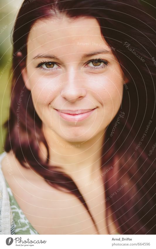 Portrait schön Zufriedenheit Erholung Mensch feminin Junge Frau Jugendliche Erwachsene Kopf Haare & Frisuren 1 18-30 Jahre rothaarig Blick ästhetisch frisch