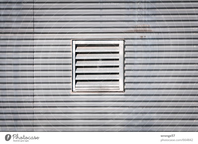 Gemüsehobel Fassade Öffnung Abluftsystem Belüftungsfenster Metall eckig grau Fassadenverkleidung Blech Gitter Abluftöffnung Zuluftöffnung Belüftungsöffnung