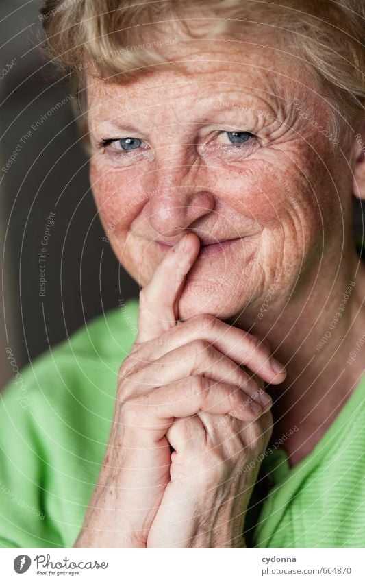 Schönes Alter Gesundheit Gesundheitswesen Leben Wohlgefühl Zufriedenheit Mensch Weiblicher Senior Frau Gesicht 45-60 Jahre Erwachsene Beratung Erfahrung