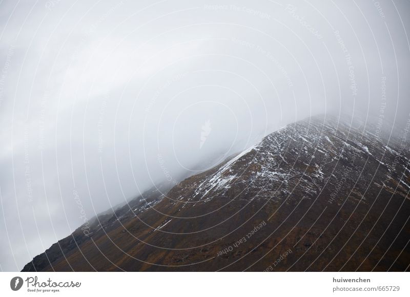 der natürliche Schokoladenkuchen - Berg und Schnee Natur Landschaft Winter Nebel Schneefall Felsen Berge u. Gebirge Schneebedeckte Gipfel kalt braun weiß