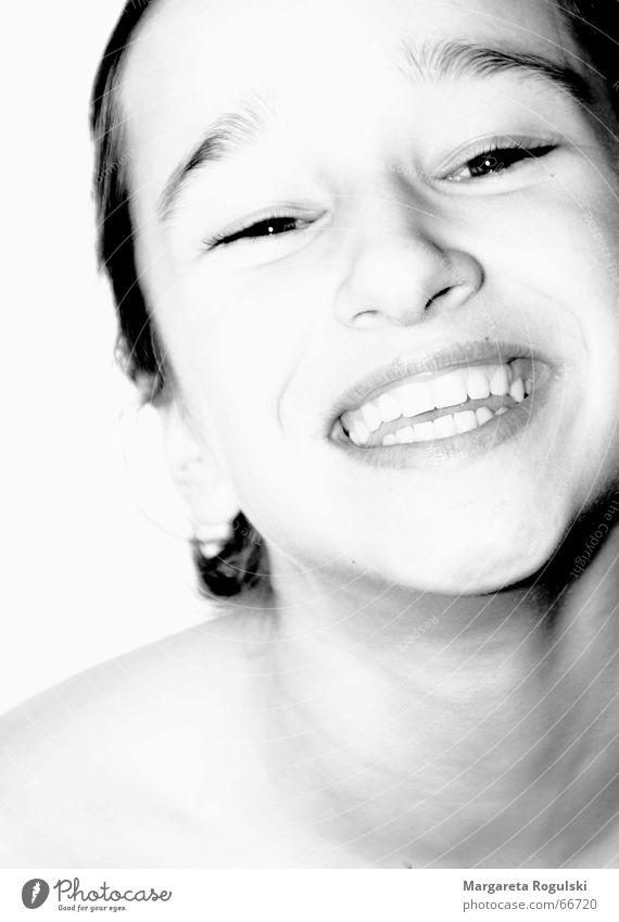 lachen Mädchen Schwarzweißfoto Glück Freude Zähne