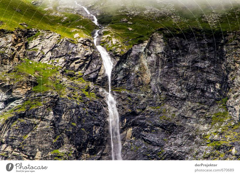 Wasserfall in den Bergen Umwelt Natur Landschaft Urelemente Sommer Moos Felsen Alpen Berge u. Gebirge ästhetisch nass natürlich Gefühle Mut Wahrheit Frankreich