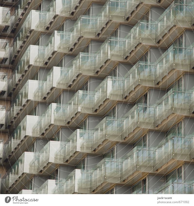Balkone im Quadrat Stil Budapest Hochhaus Hotel Fassade Glas eckig modern Einigkeit Ordnung gleich diagonal glänzend Abstufung durchsichtig Detailaufnahme