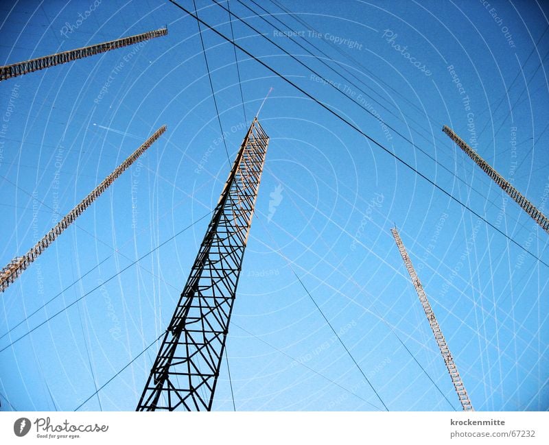 bauvisier Konstruktion Draht streben ehrgeizig Projekt Geborgenheit Vernetzung Zusammenhalt verankern Seil Strommast Himmel visualisieren bauphase
