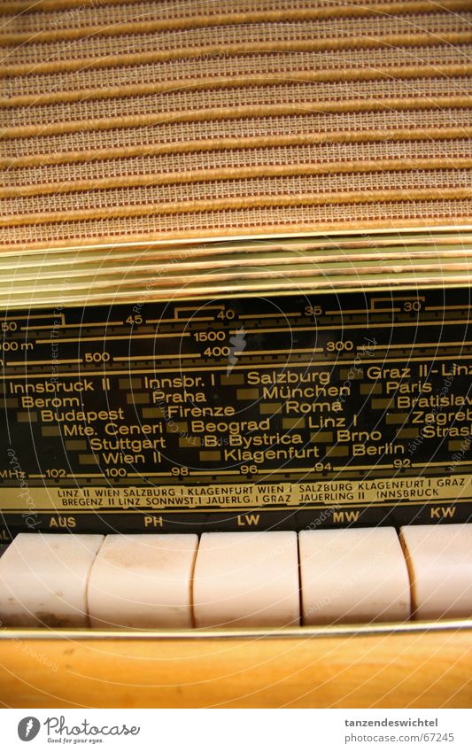 kellerfundstück. Fünfziger Jahre Athene mono Mittelwelle Kurzwelle Langwelle Information alt Radio berühren altes radio magisches auge minola Musik Tastatur