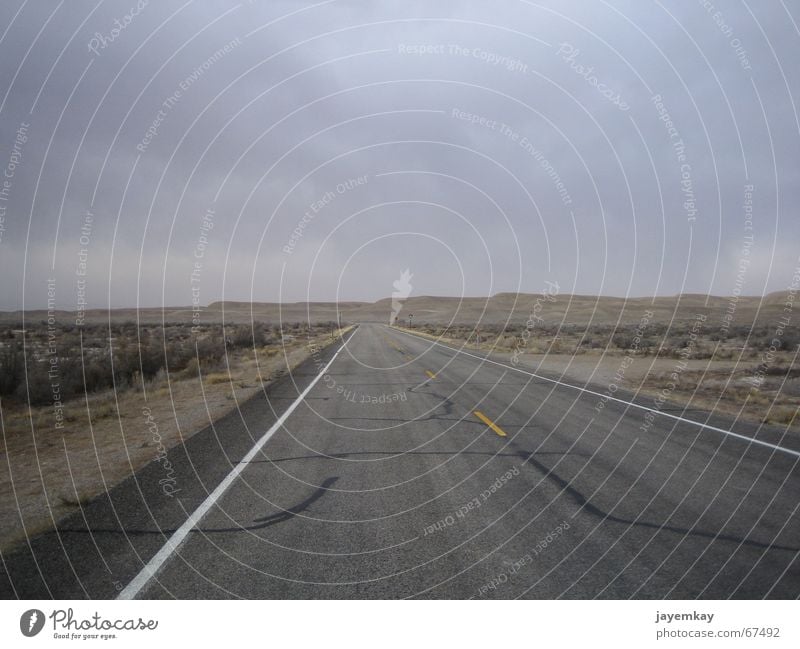 Lonely Planet Ödland Utah Menschenleer gottverlassen dunkel Einsamkeit trocken Asphalt Straße Wüste nirgendwo USA Weste niemandsland