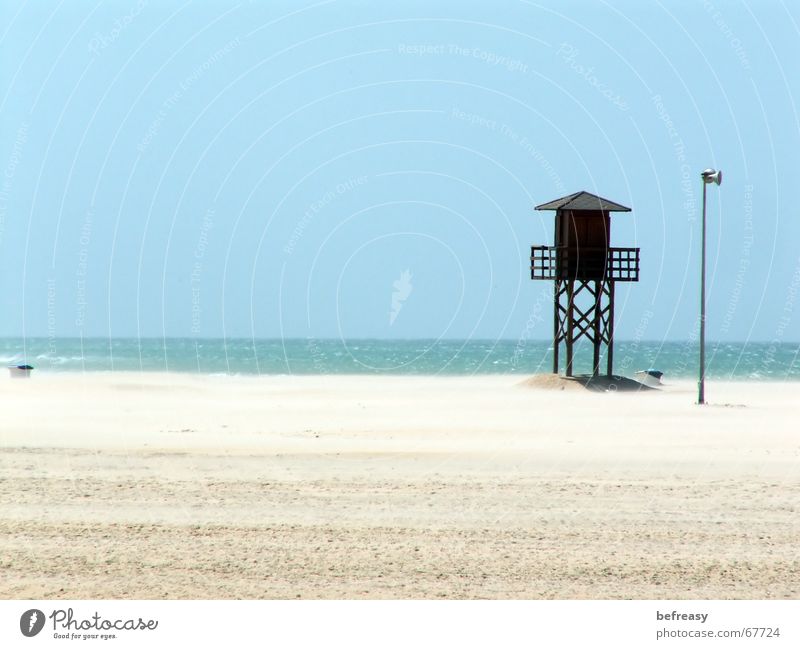 Fußpeeling gefälllig? Strand Meer Wind Holzhütte Einsamkeit sea Himmel blau Sand rettungsschwimmerturm Natur Strandposten