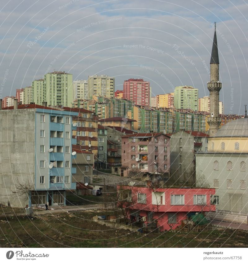 Real Istanbul Vorstadt Türkei Elendsviertel Hochhaus Stadt haramidere mosche Skyline tristess