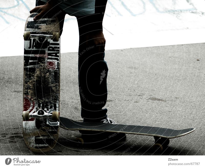I am the next Skateboarding stehen Pause Stil Sport lässig Parkdeck boards warten nächster Funsport Coolness whats up?