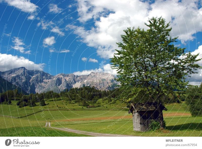 Traumlandschaft Mieming Tirol Bundesland Tirol Österreich Wiese grün Wolken tyrol Berge u. Gebirge Himmel