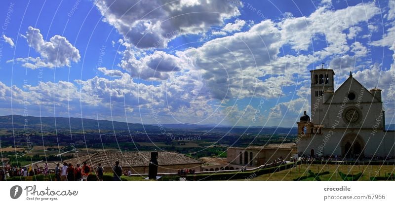Assisi Wolken Feld Baum Panorama (Aussicht) Gotteshäuser Sommer Himmel Kitsch Religion & Glaube Basilika Ferne Berge u. Gebirge Turm groß Panorama (Bildformat)