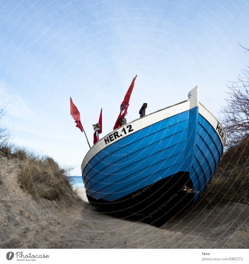 ahoi Arbeit & Erwerbstätigkeit Fischer Fischereiwirtschaft Umwelt Natur Landschaft Sand Wasser Himmel Küste Ostsee Fischerboot liegen blau braun Stranddüne