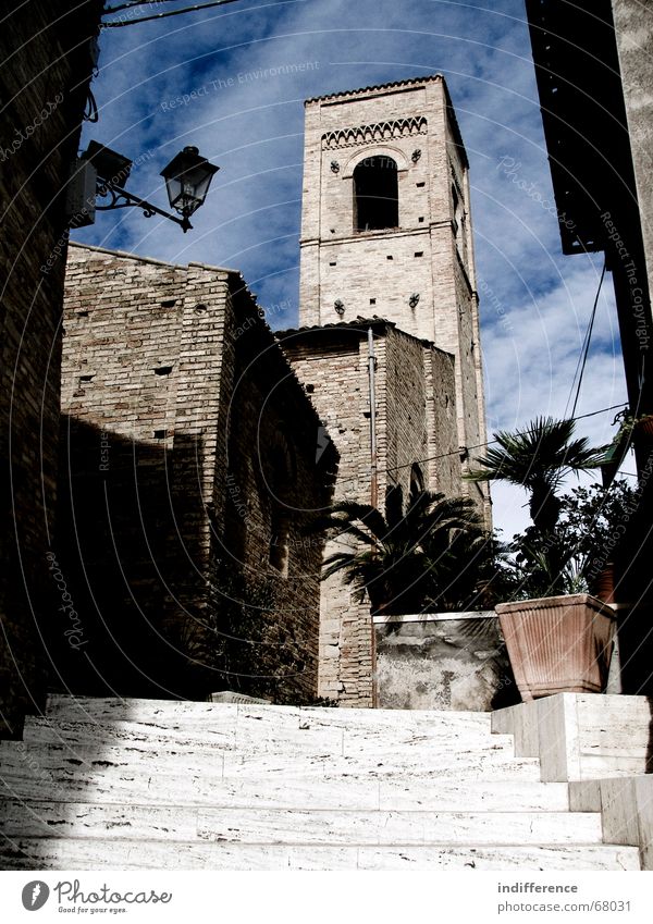 Torre di Palme bell tower Italien medieval town building Denkmal historical street church