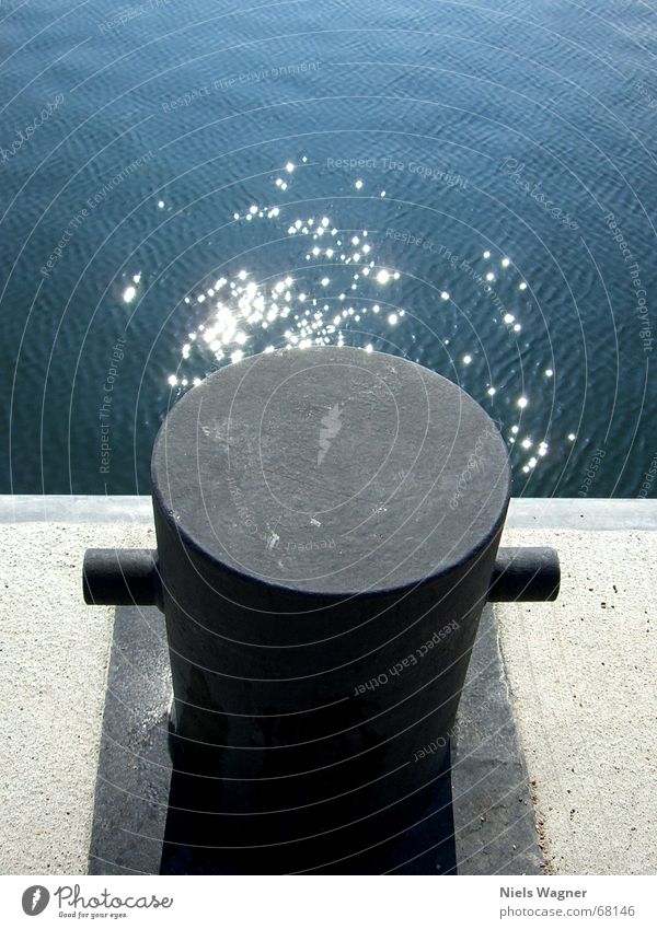 schweres Metal Reflexion & Spiegelung Wellengang schwarz Meer Wasser Sonne förde Kiel Morgen sonenaufgang