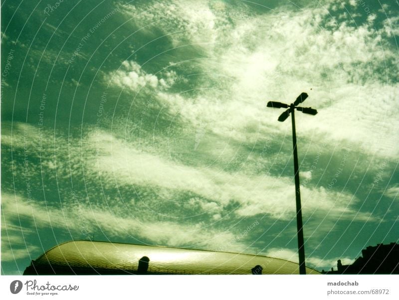 UNTERWASSER MIT MOBY DICK | himmel sky heaven wolken Wolken Himmel Laterne Budapest Unterwasseraufnahme Pflanze Tier Meeresboden Straßenbeleuchtung clouds