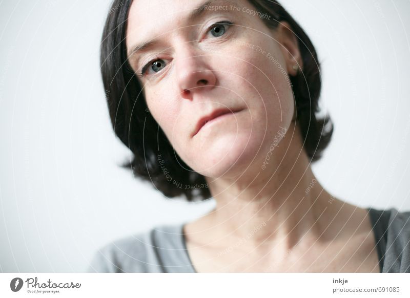 Porträt Frau Stil Erwachsene Leben Gesicht 1 Mensch 30-45 Jahre Haare & Frisuren Kommunizieren Blick authentisch hell nah feminin Gefühle Stimmung Ehrlichkeit