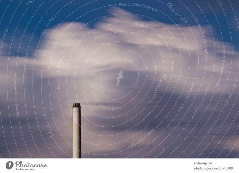 Wolkenschlot Himmel Klima Klimawandel Wetter Flensburg Industrieanlage Fabrik Schornstein Stein Stahl dreckig dünn groß hoch kalt Sauberkeit trist Stadt blau