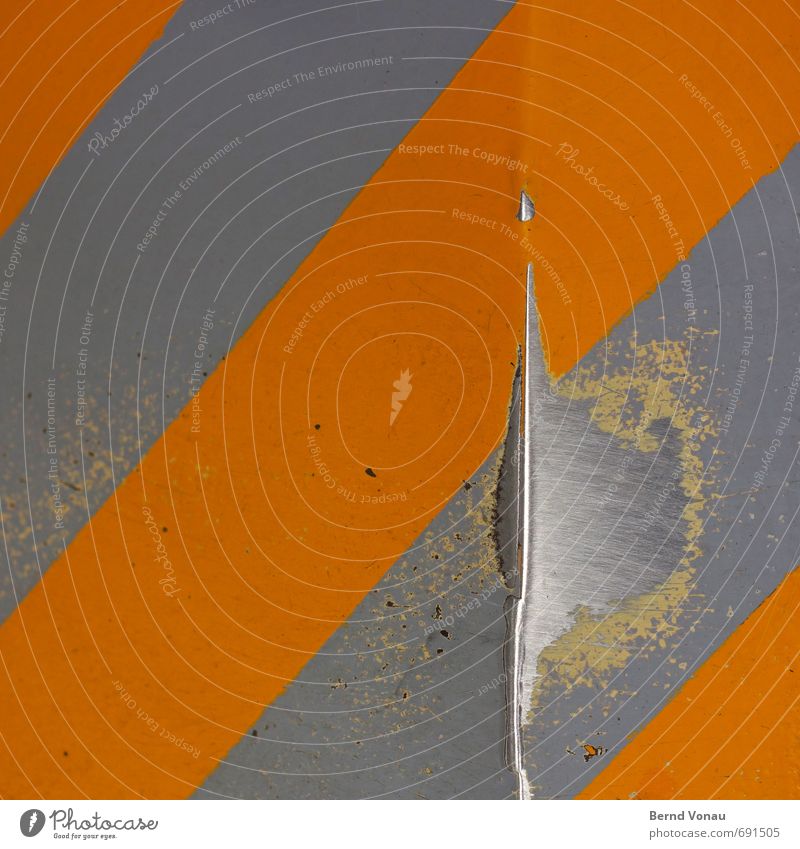 Vollzeitstelle Boden grau orange silber Blech Abnutzung durchscheinend glänzend Schutz Warnhinweis Neigung Markierungslinie Schilder & Markierungen Lack unten