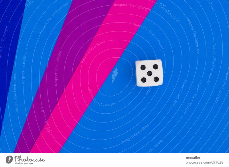 Würfel auf blauem und rosa Grafikhintergrund Lifestyle Freude Glück Kitsch Krimskrams Design Enttäuschung Erfolg Farbe Zufriedenheit Kreativität Spielen