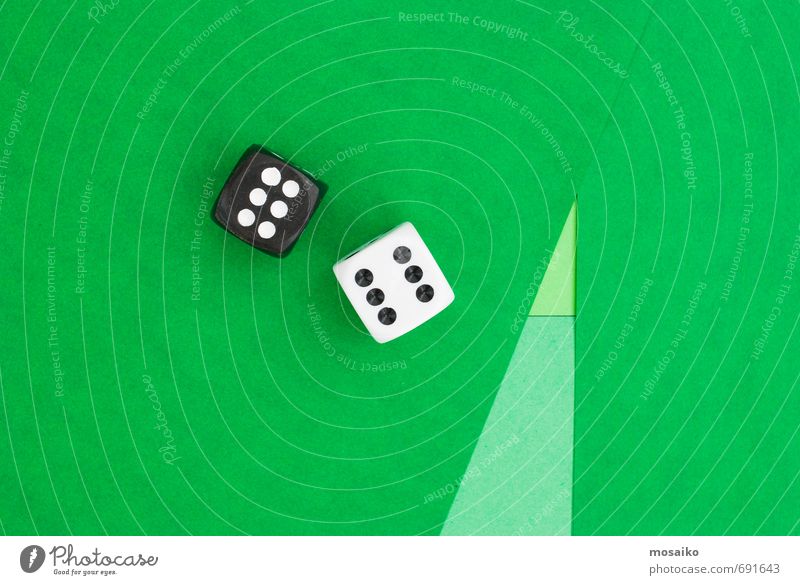 new Chance - lucky cubes on green background Lifestyle Design Freude Glück Freizeit & Hobby Spielen Poker Glücksspiel Lotterie Kinderspiel Erfolg Verlierer