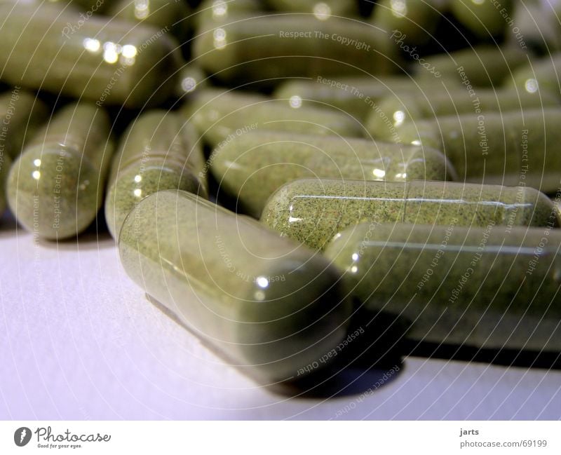 wem´s schmeckt.... Tablette Nahrungsergänzungsmittel Medikament Gesundheit Apotheke Wissenschaften grüne tabletten medizien jarts