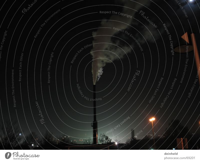 Nächtlicher Rauch Nacht Licht Nebel Abenddämmerung Abgas blau Stromkraftwerke Schornstein