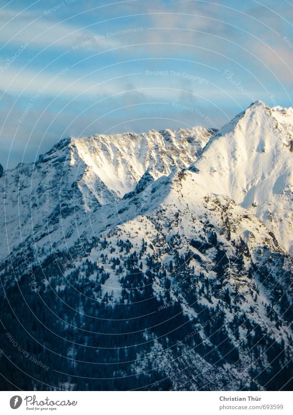 Netter Ausblick Umwelt Natur Landschaft Himmel Wolken Winter Schönes Wetter Schnee Alpen Berge u. Gebirge Gipfel Schneebedeckte Gipfel ästhetisch positiv blau