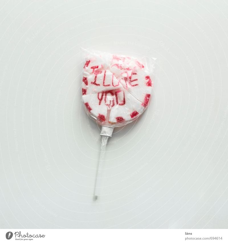 zerbrochene Liebe Lebensmittel Süßwaren Lollipop Schriftzeichen Traurigkeit rund süß rot weiß Gefühle Stimmung Liebeskummer Schmerz Enttäuschung Verzweiflung