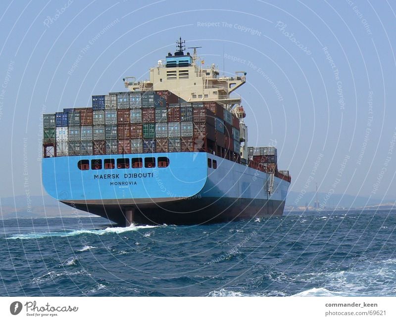 Gi- Gi- Gibraltar Wasserfahrzeug Meer Macht groß Stahl Außenaufnahme Container Ware Hafen blau gigantisch getüm