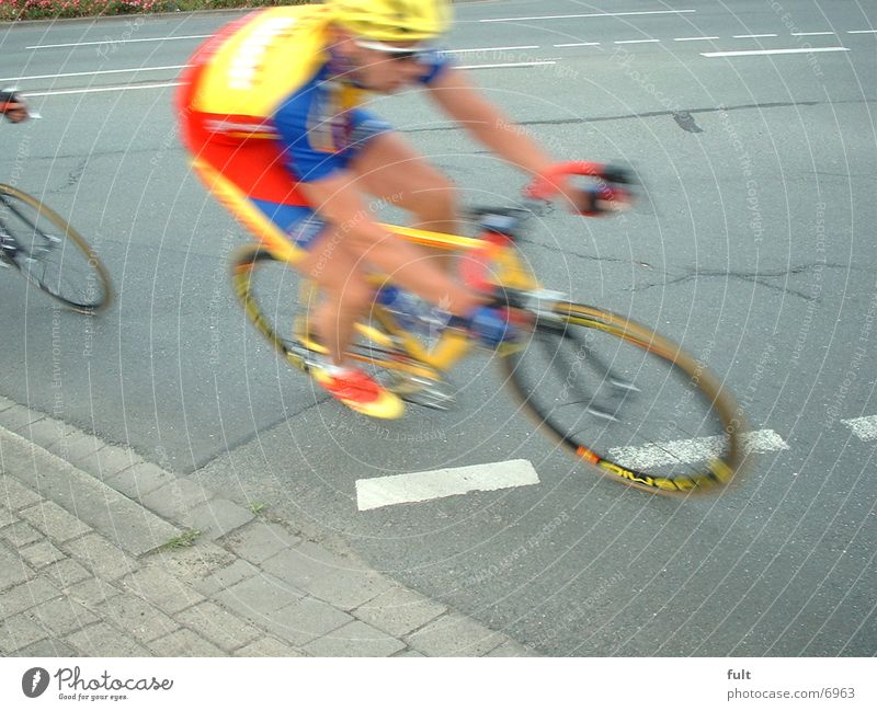 Biker Fahrrad Radrennfahrer mehrfarbig Teer Extremsport Straße Fahrradfahren