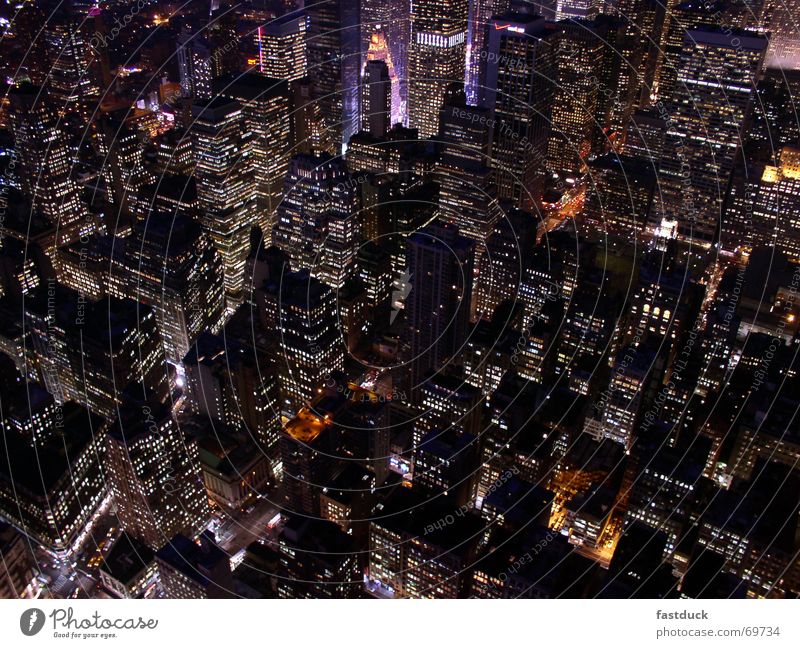 Lebensadern in New York Stadtzentrum Empire State Building New York City Manhattan Nacht Langzeitbelichtung Hochhaus Times Square uptown USA Licht