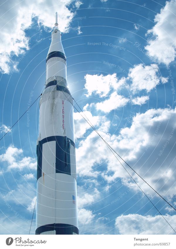 Countdown USA Geborgenheit Wolken Licht rocket missile Beginn abschuss Himmel blau Sonne Weltall space