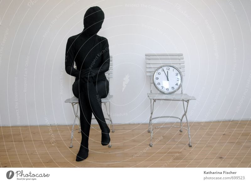 WarteZeit 1 Mensch Kunst Skulptur sitzen warten braun grau schwarz weiß Gefühle Pünktlichkeit Raum Stuhl Uhr Minutenzeiger Stundenzeiger Vergangenheit Gegenwart