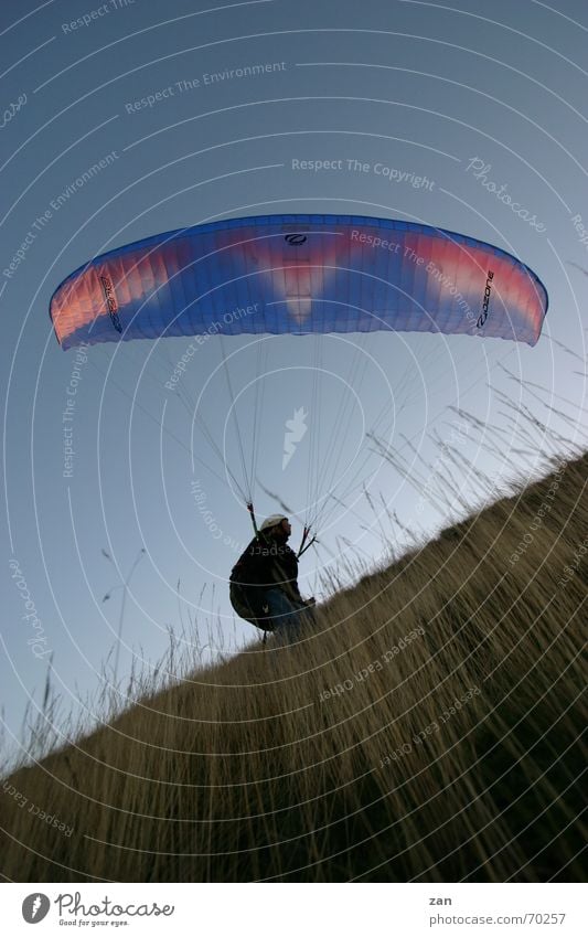 Paragliding in der Rhön Gleitschirmfliegen Flugsportarten Pilot Wasserkuppe Sonnenuntergang paragleiter gleitschirmpilot buzz ozone Abend