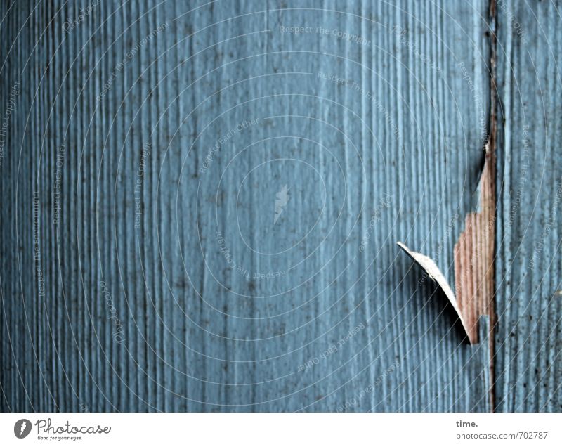 angezählt Gartenhaus Scheune Mauer Wand Fassade Lack lackiert Holz Linie alt dunkel kaputt trashig blau Leben Müdigkeit Schmerz Erschöpfung Verbitterung Verfall