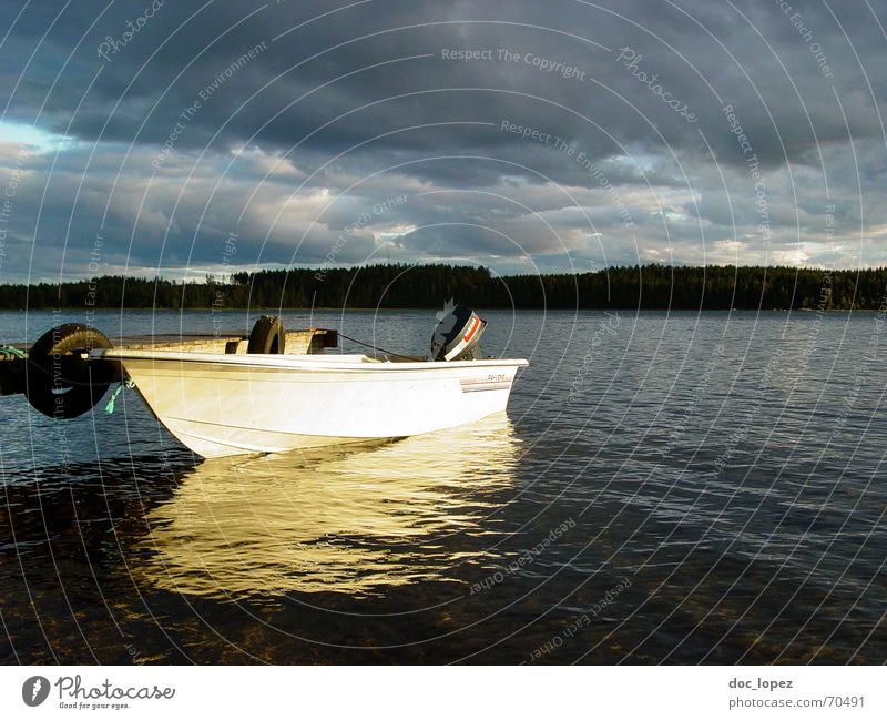 Crystal Lake_2 Wasserfahrzeug Steg Motor Reflexion & Spiegelung See Wolken erleuchten Licht Finnland Wald Wellen ruhig sanft Wetter Landschaft Küste Insel