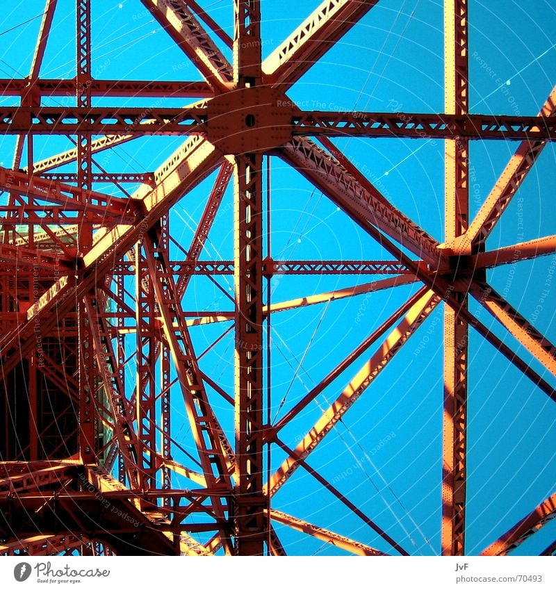 tokyo tower Gestell Stahl rot blau Himmel Linie Metall Detailaufnahme Bildausschnitt Anschnitt Stahlkonstruktion Stahlturm Stahlträger Konstruktion