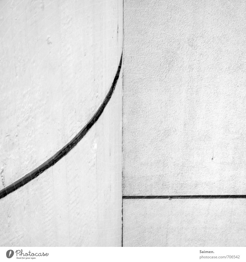 minimal Mauer Wand Fassade eckig einfach weiß Zufriedenheit ruhig Trennung gekrümmt Gegenteil Linie Schwarzweißfoto Außenaufnahme Nahaufnahme Detailaufnahme