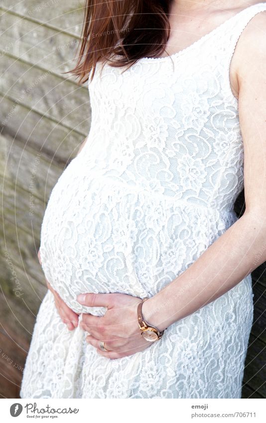 belly feminin Junge Frau Jugendliche Erwachsene Bauch 1 Mensch 18-30 Jahre rund weiß schwanger Spitze Farbfoto Außenaufnahme Tag Schwache Tiefenschärfe