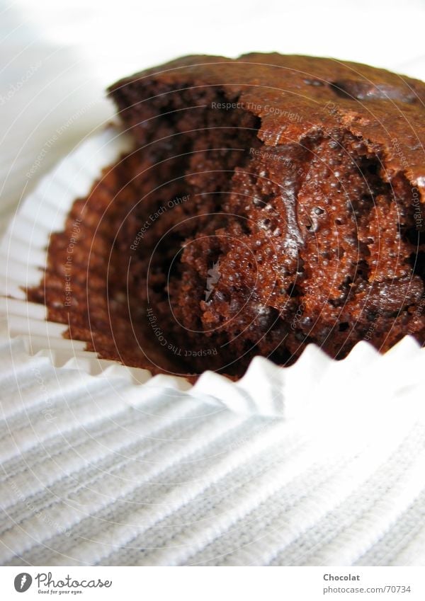 iss mich! Muffin lecker Schokolade ungesund Kuchen Törtchen Torte braun dunkel schwarz Süßwaren Kalorie Ernährung Backwaren Dessert Appetit & Hunger beißen